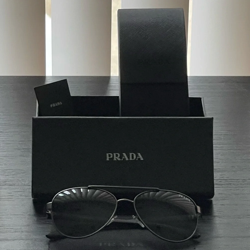 Prada chic aviator